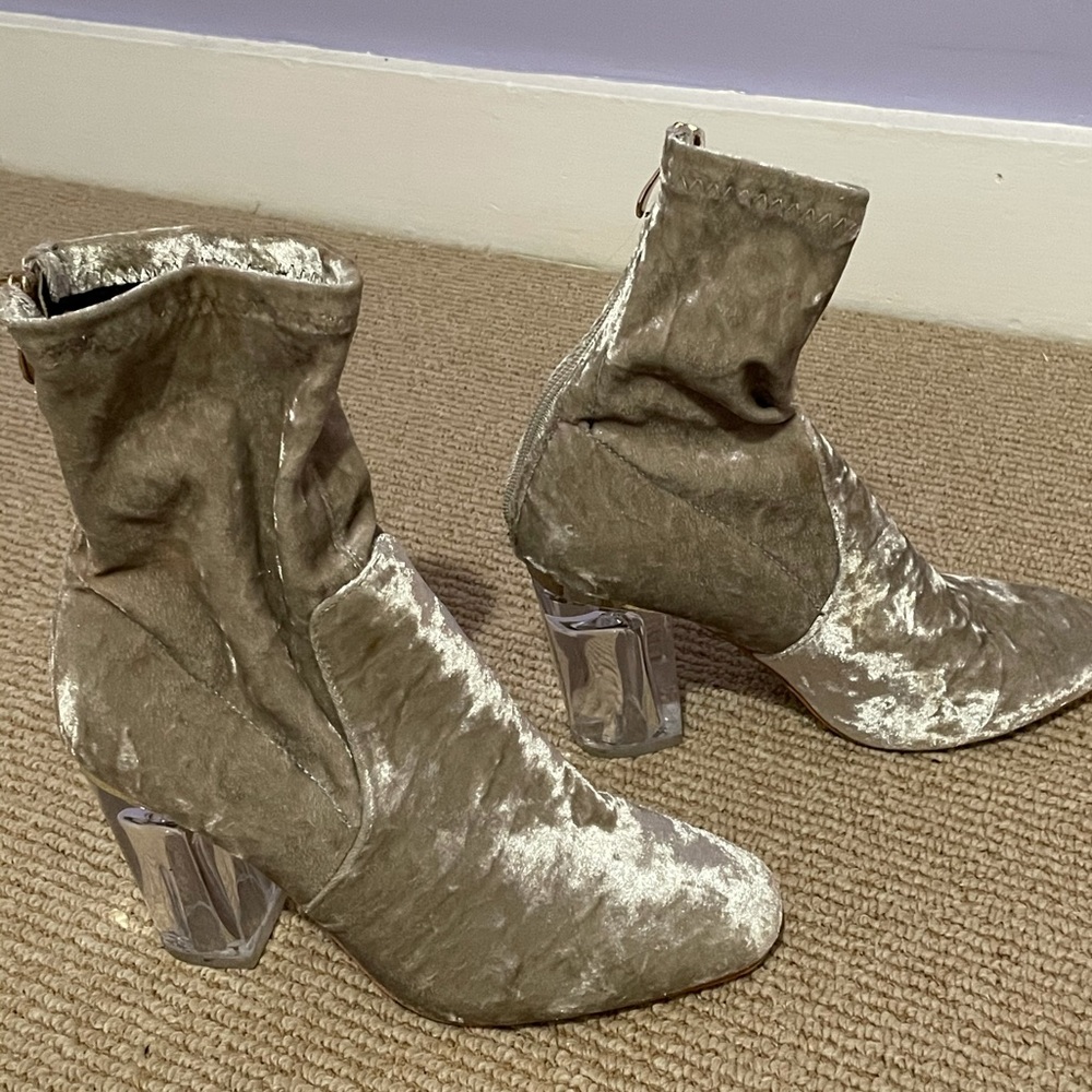 Crushed Velvet Clear Heel Bootie Gray 🌸